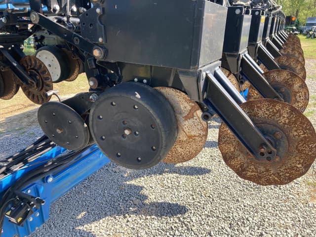Image of Kinze 3600ASD equipment image 3