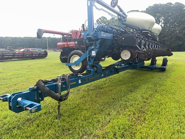 Image of Kinze 3660 equipment image 2