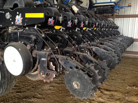 Image of Kinze 3700 equipment image 1