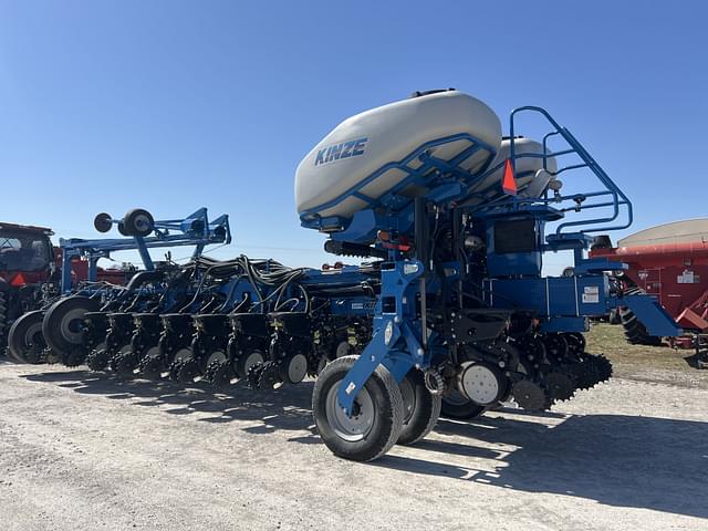 Image of Kinze 4900 equipment image 4