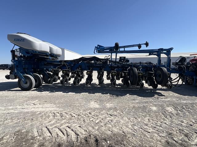 Image of Kinze 4900 equipment image 1