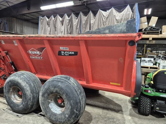 Image of Kuhn SL124T equipment image 4