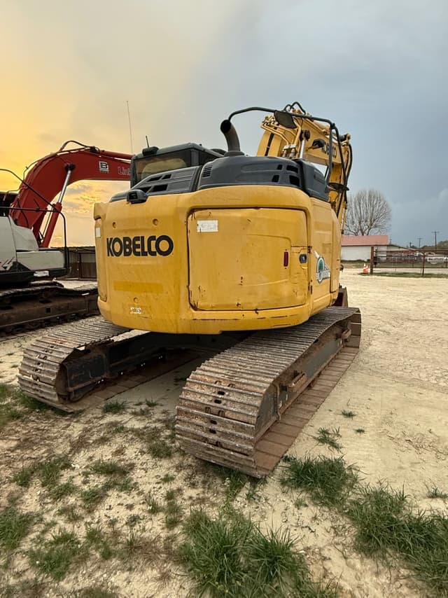 Image of Kobelco SK140SRLC-3 equipment image 4