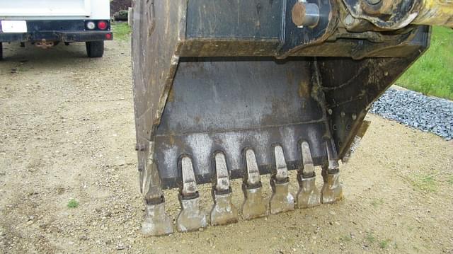 Image of Kobelco SK210LC-9 equipment image 2