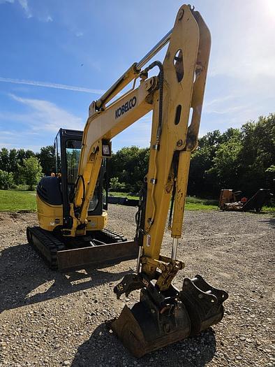 Image of Kobelco SK35SR-6E equipment image 2