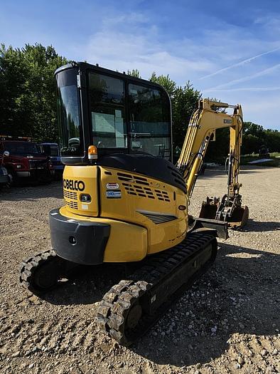 Image of Kobelco SK35SR-6E equipment image 3