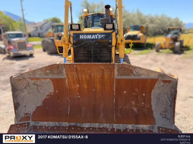 Image of Komatsu D155AX-8 equipment image 4