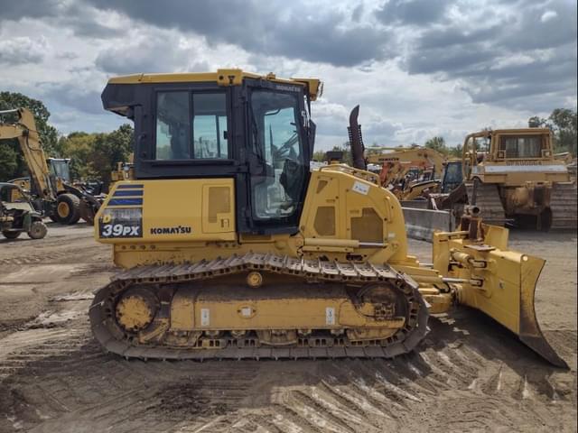 Image of Komatsu D39PX-24 equipment image 2