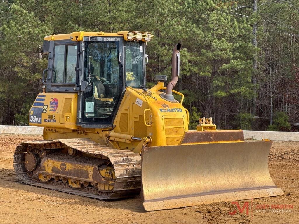 2017 Komatsu D39PX-24 Equipment Image0