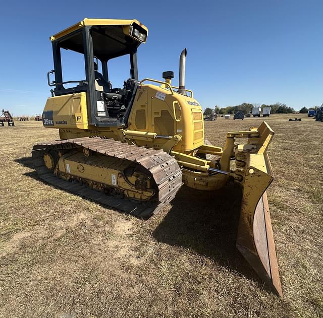 Image of Komatsu D39PX-24 equipment image 2