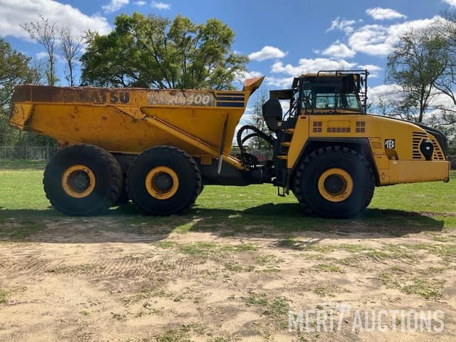 Image of Komatsu HM400-5 equipment image 4