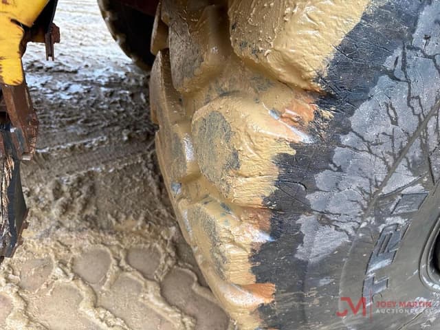 Image of Komatsu HM400-5 equipment image 2