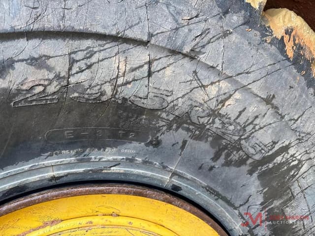 Image of Komatsu HM400-5 equipment image 3