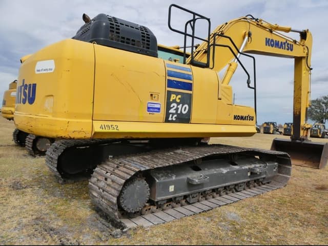 Image of Komatsu PC210LC equipment image 3