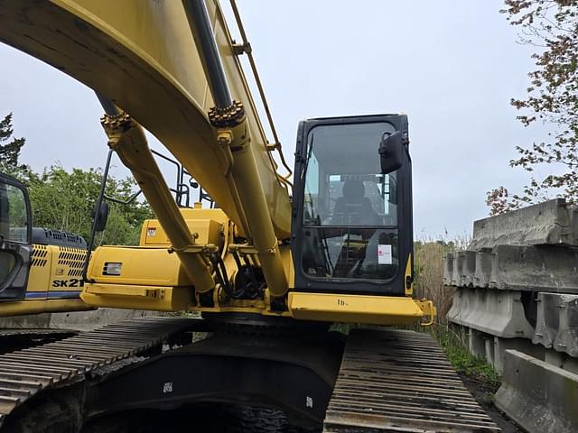 Image of Komatsu PC490LC-11 equipment image 3