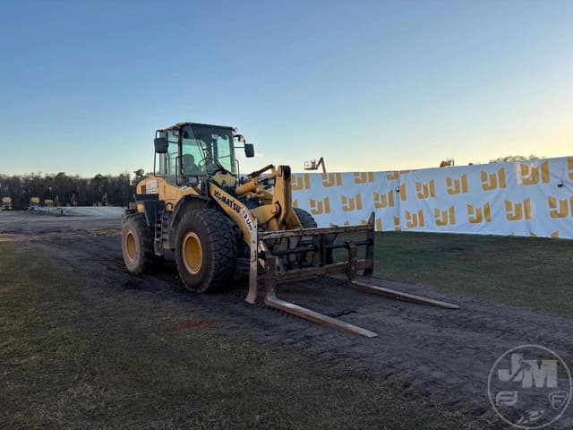 Image of Komatsu WA200-7 equipment image 2