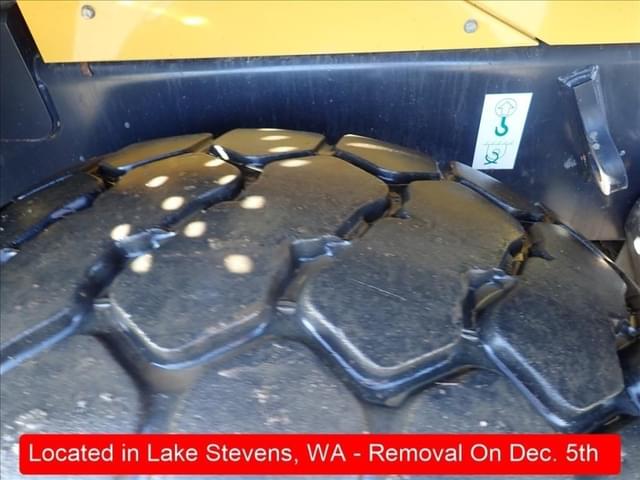 Image of Komatsu WA320-8 equipment image 1