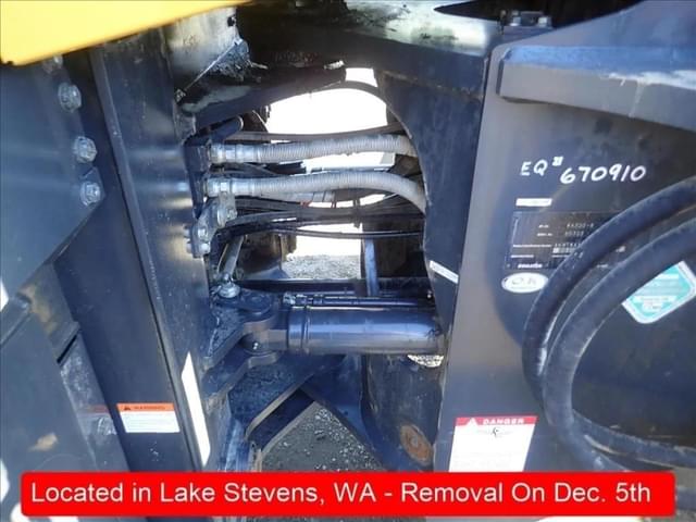 Image of Komatsu WA320-8 equipment image 3