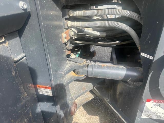 Image of Komatsu WA320-8 equipment image 3