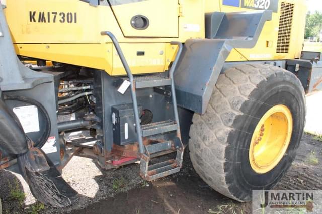 Image of Komatsu WA320 equipment image 4