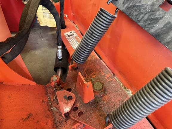 Image of Kubota B2672 equipment image 4