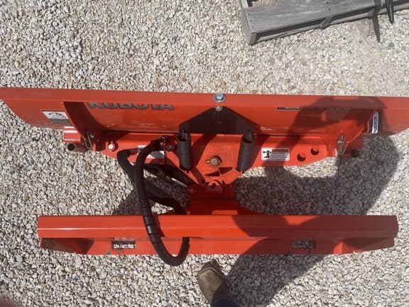 Image of Kubota B2672 equipment image 4