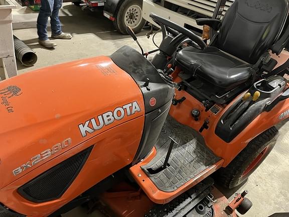 Image of Kubota BX2380 equipment image 2