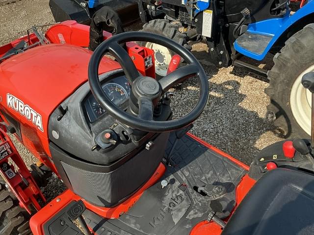 Image of Kubota BX2380 equipment image 4