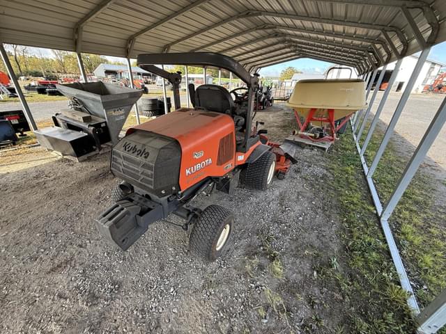 Image of Kubota F3990 equipment image 3
