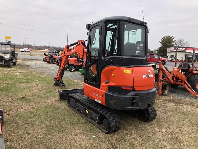 Image of Kubota KX033-4 equipment image 3