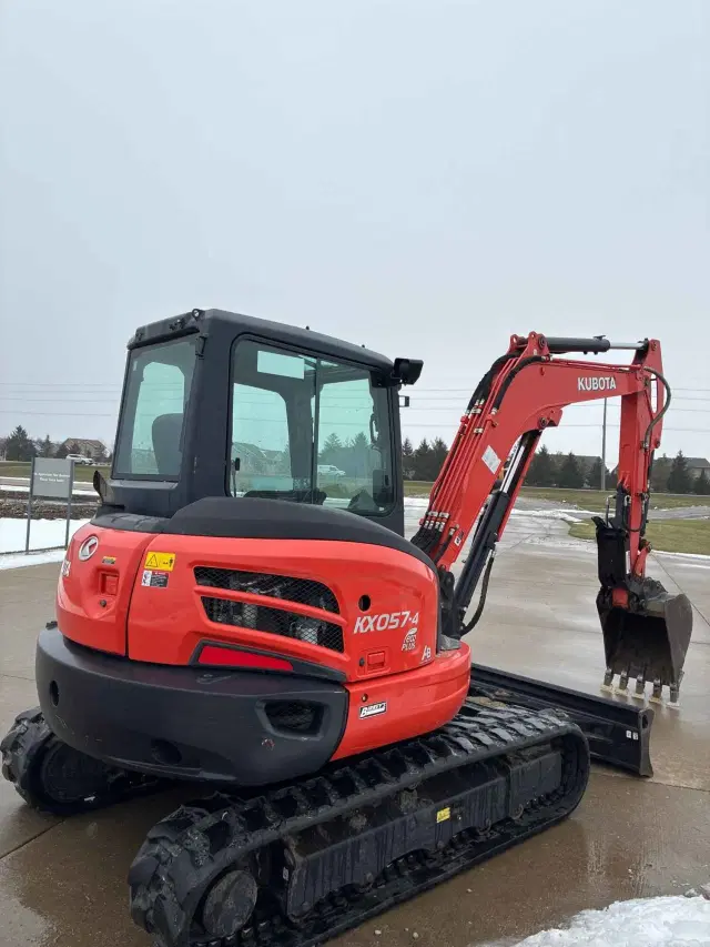 Image of Kubota KX057-4R3A equipment image 4
