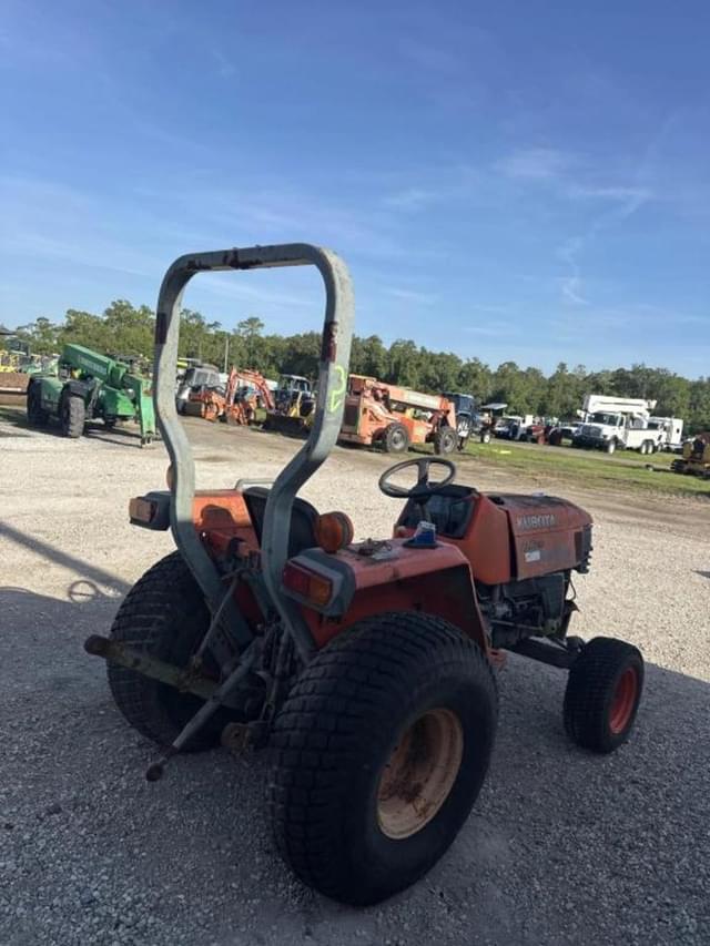Image of Kubota L2800 equipment image 3