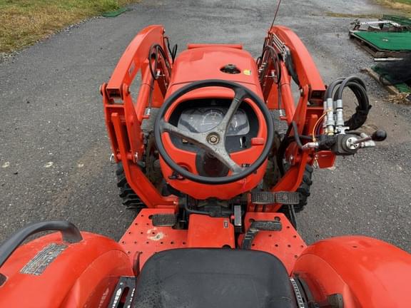 Image of Kubota L3301 equipment image 4