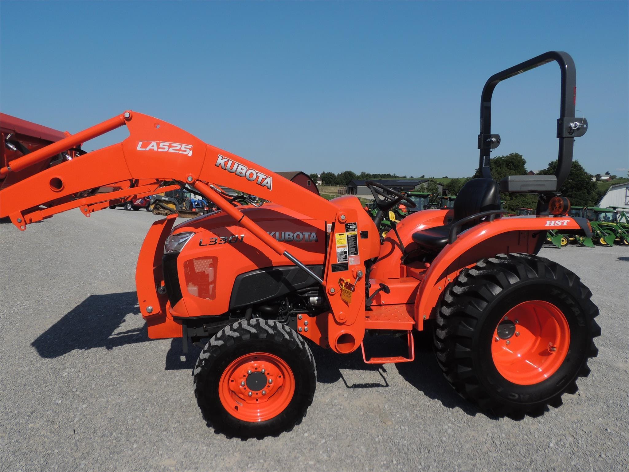 2017 Kubota L3301 Equipment Image0