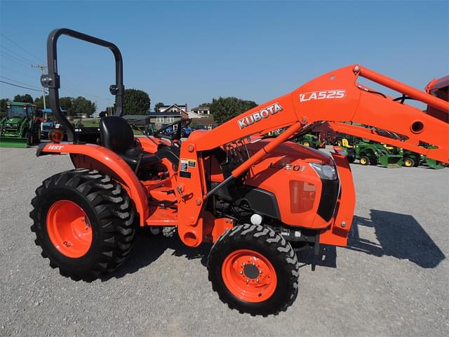 Image of Kubota L3301 equipment image 2