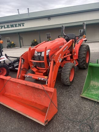 2017 Kubota L3301 Equipment Image0