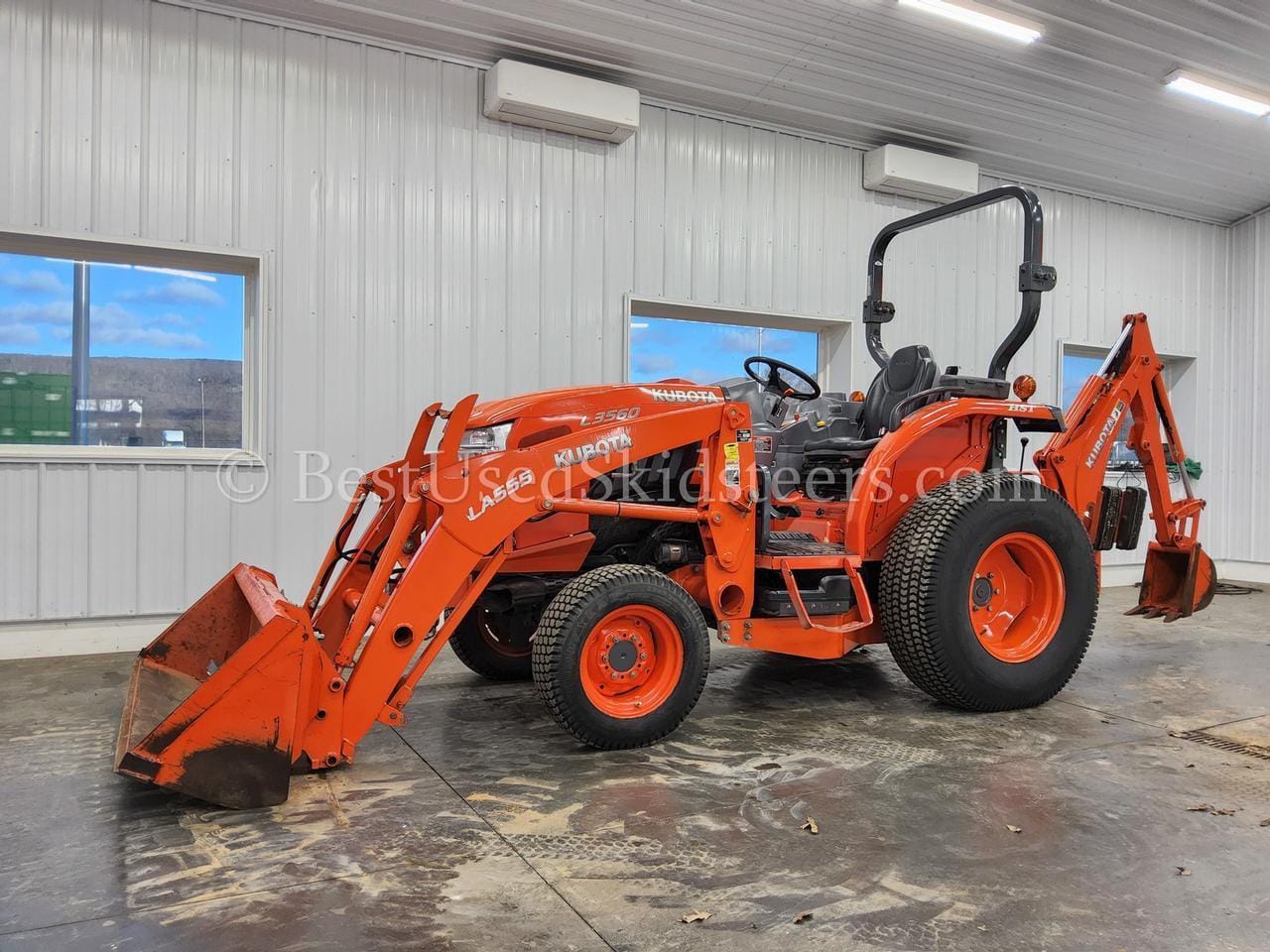 2017 Kubota L3560 Equipment Image0