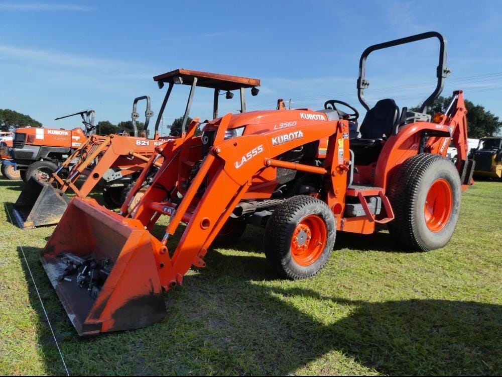 2017 Kubota L3560 Equipment Image0