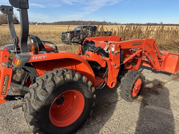 Image of Kubota L3800 equipment image 2