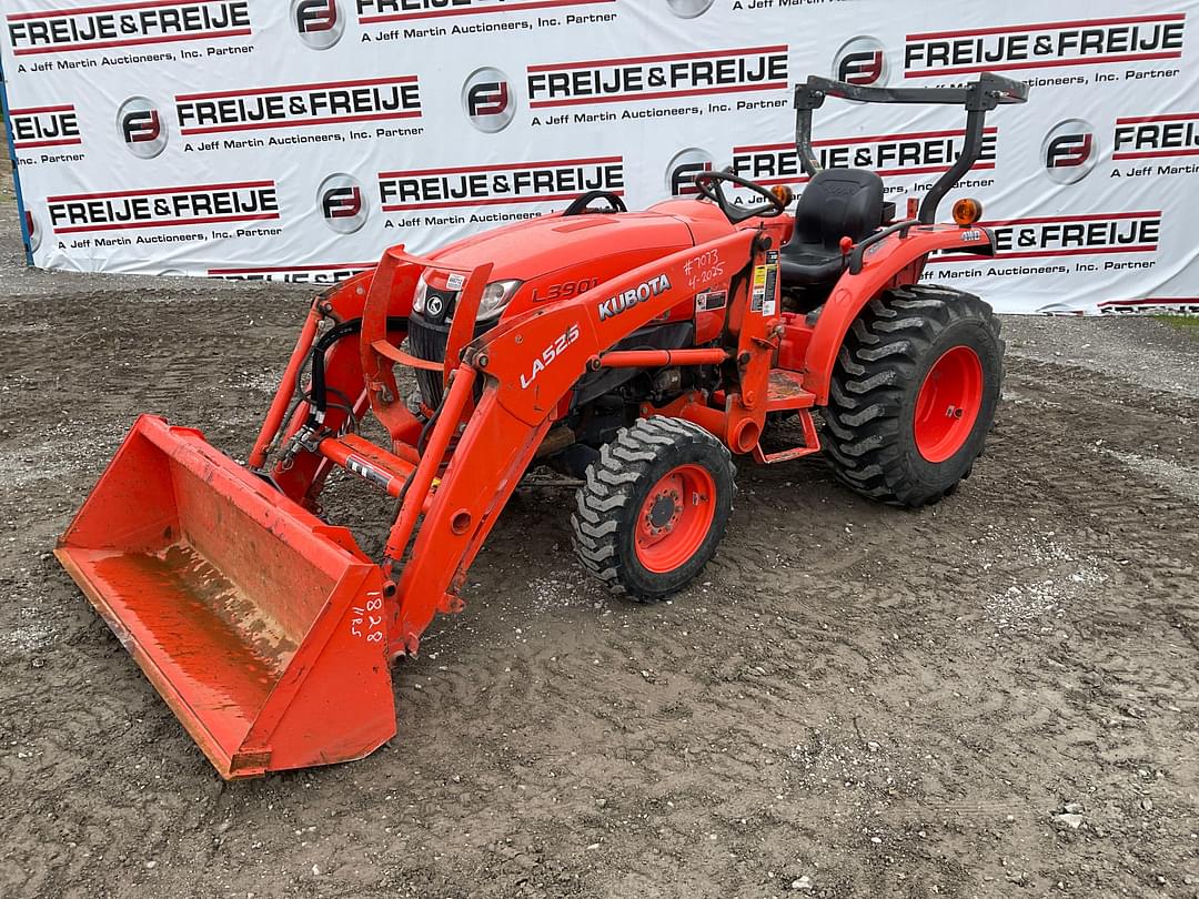 Image of Kubota L3901 Primary image