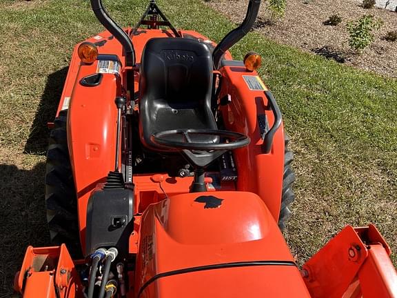 Image of Kubota L3901 equipment image 4