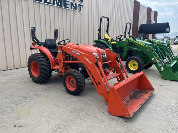 2017 Kubota L3901 Equipment Image0
