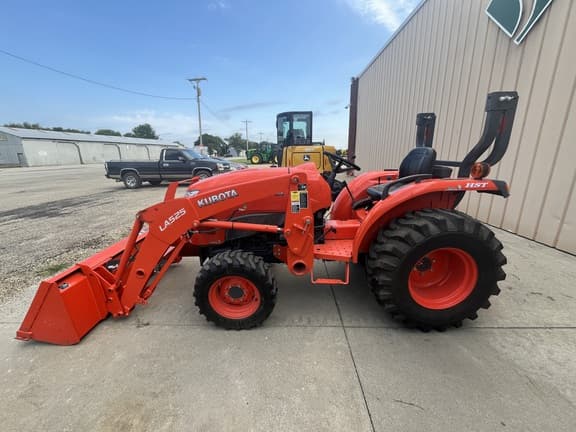 Image of Kubota L3901 equipment image 4