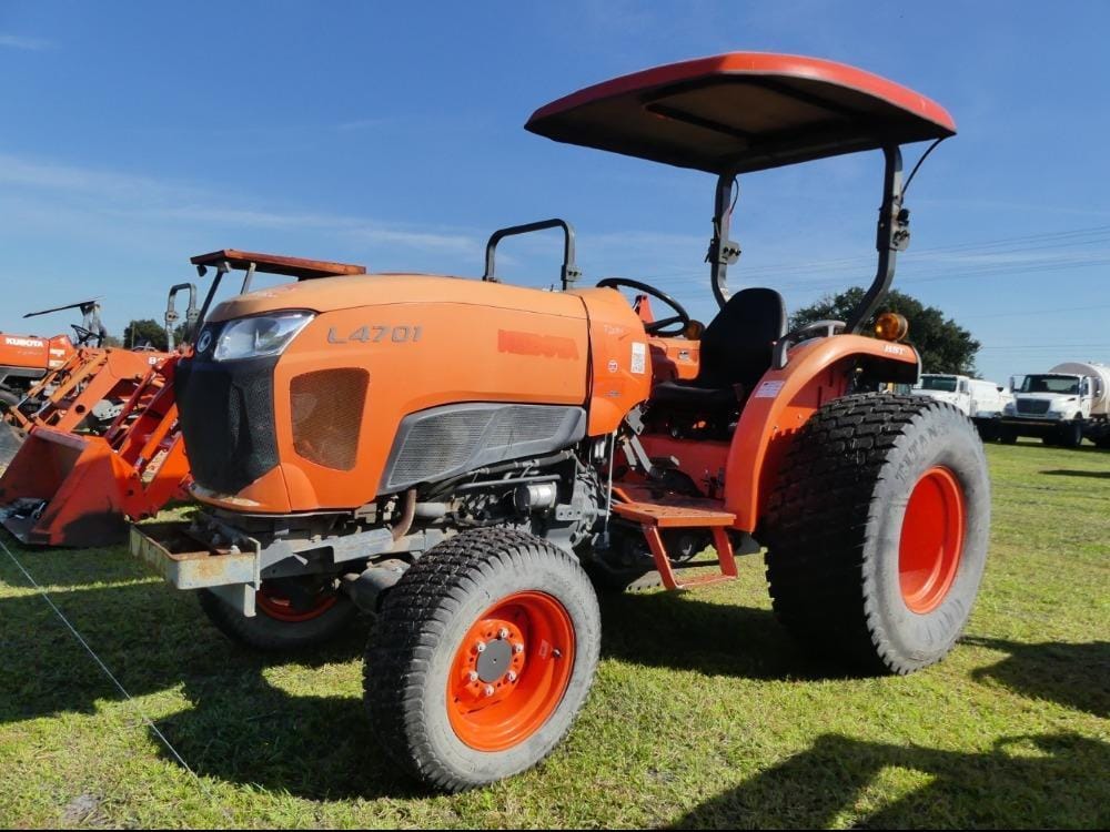 2017 Kubota L4701 Equipment Image0