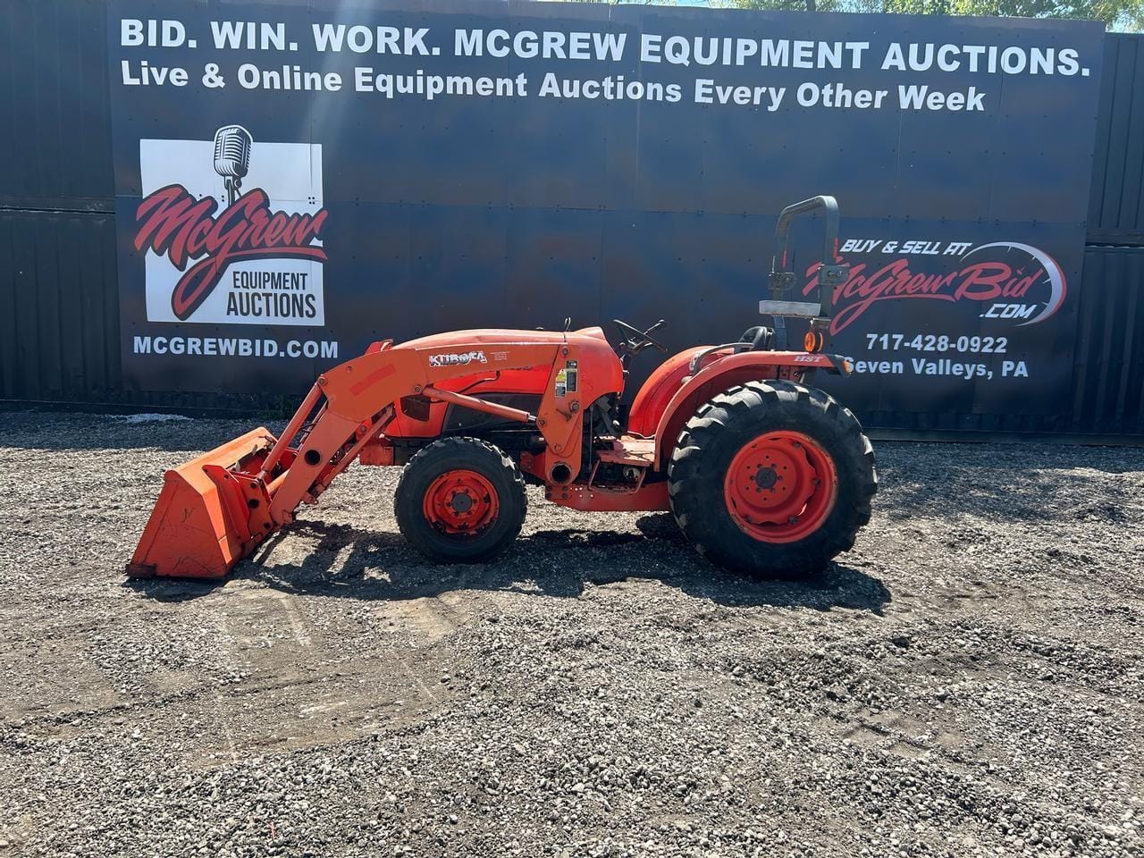 2017 Kubota L4701 Equipment Image0