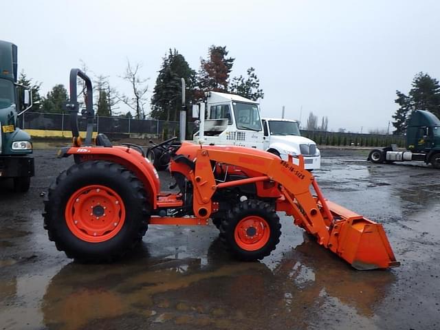 Image of Kubota L4701 equipment image 2