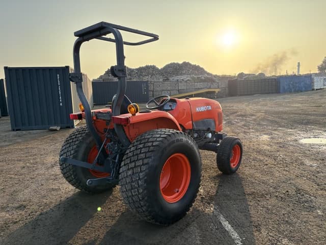 Image of Kubota L4701D equipment image 2