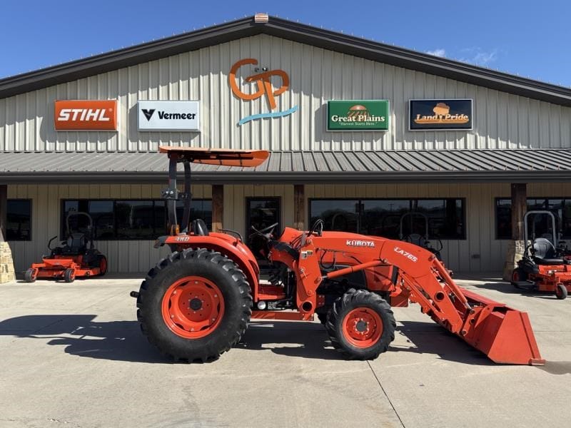 2017 Kubota L4701DT Equipment Image0