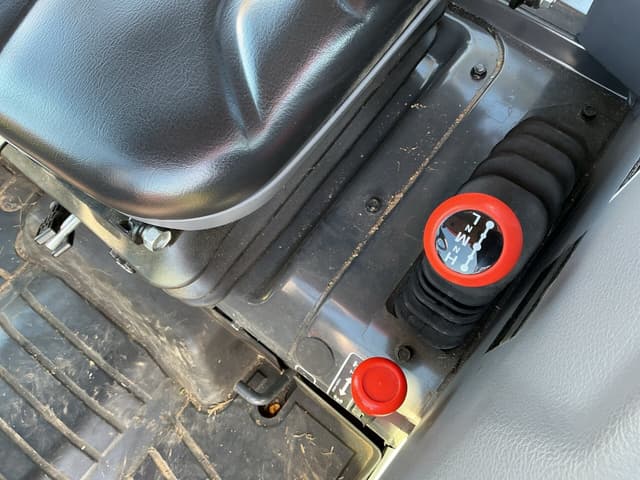 Image of Kubota L4760 equipment image 3