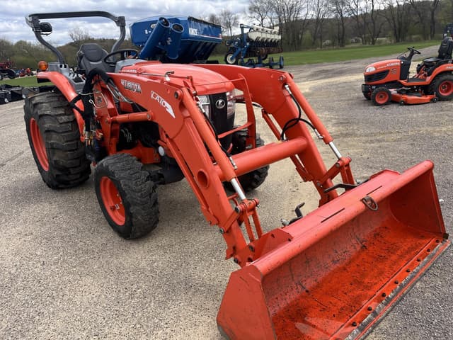 Image of Kubota L4760 equipment image 2